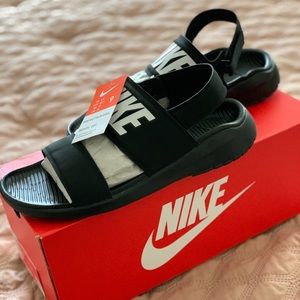 Nike Women’s Tanjun Sandals